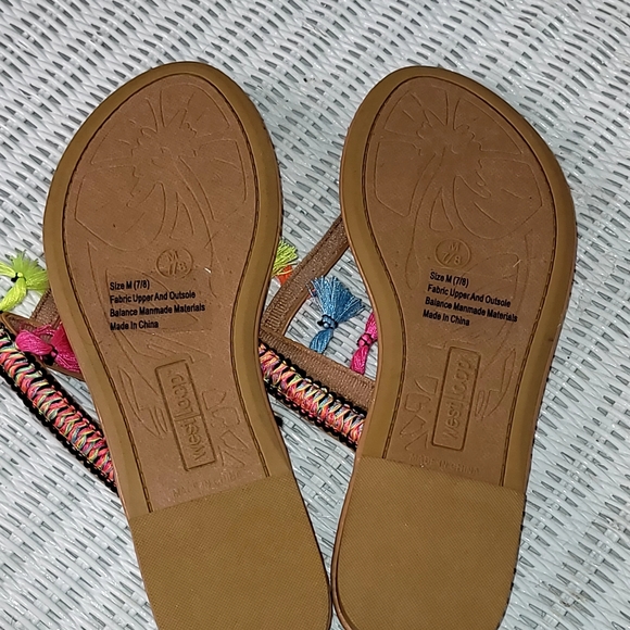 Women's sandals Multi-colored size 7/8 treads decorative - Picture 4 of 5